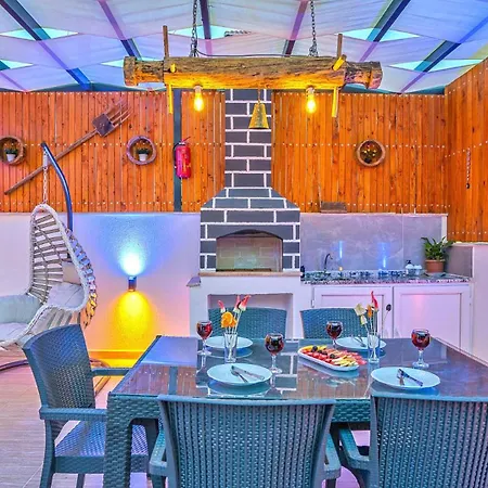 2 Bedroom With Private Pool *